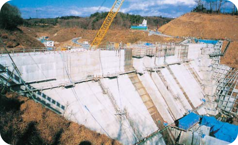 工事中写真（下流より望む）